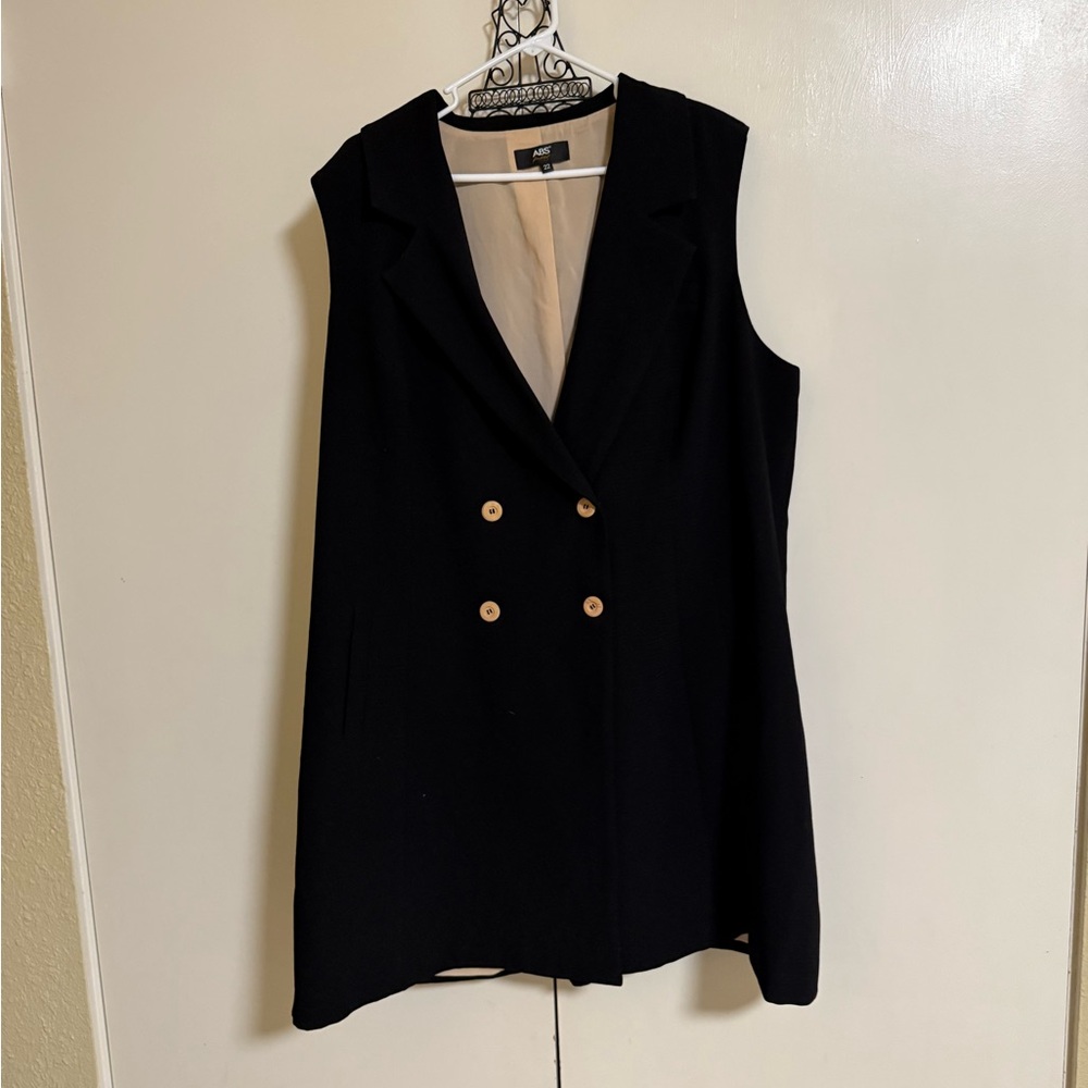 Black Sleeveless Double-Breasted Vest